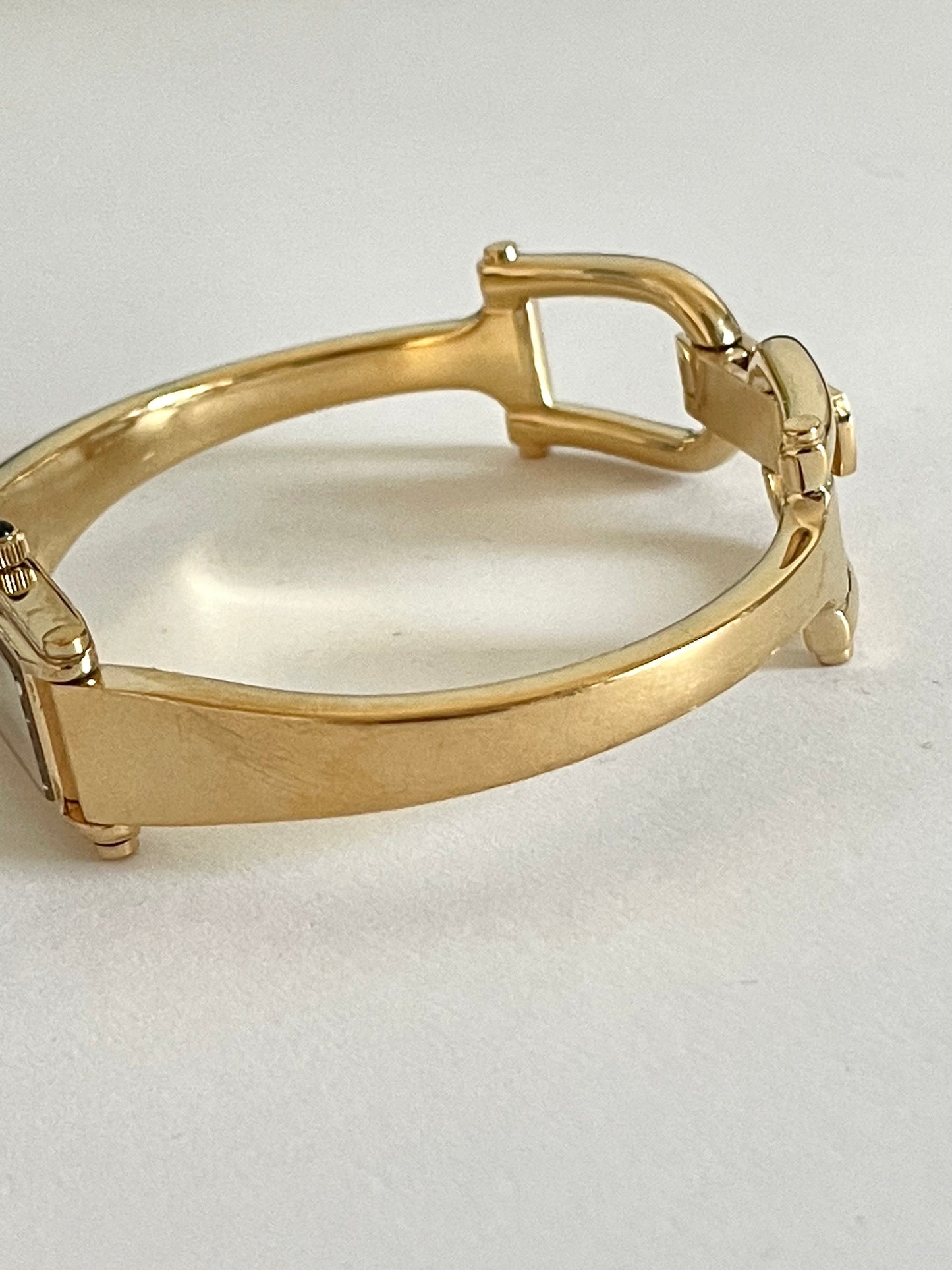 Vintage Gucci Bangle Watch 1500L White Shell Dial