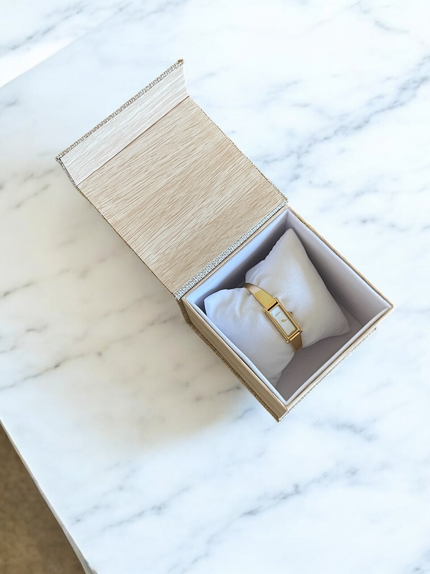 Vintage Gucci Bangle Watch 1500L White Shell Dial