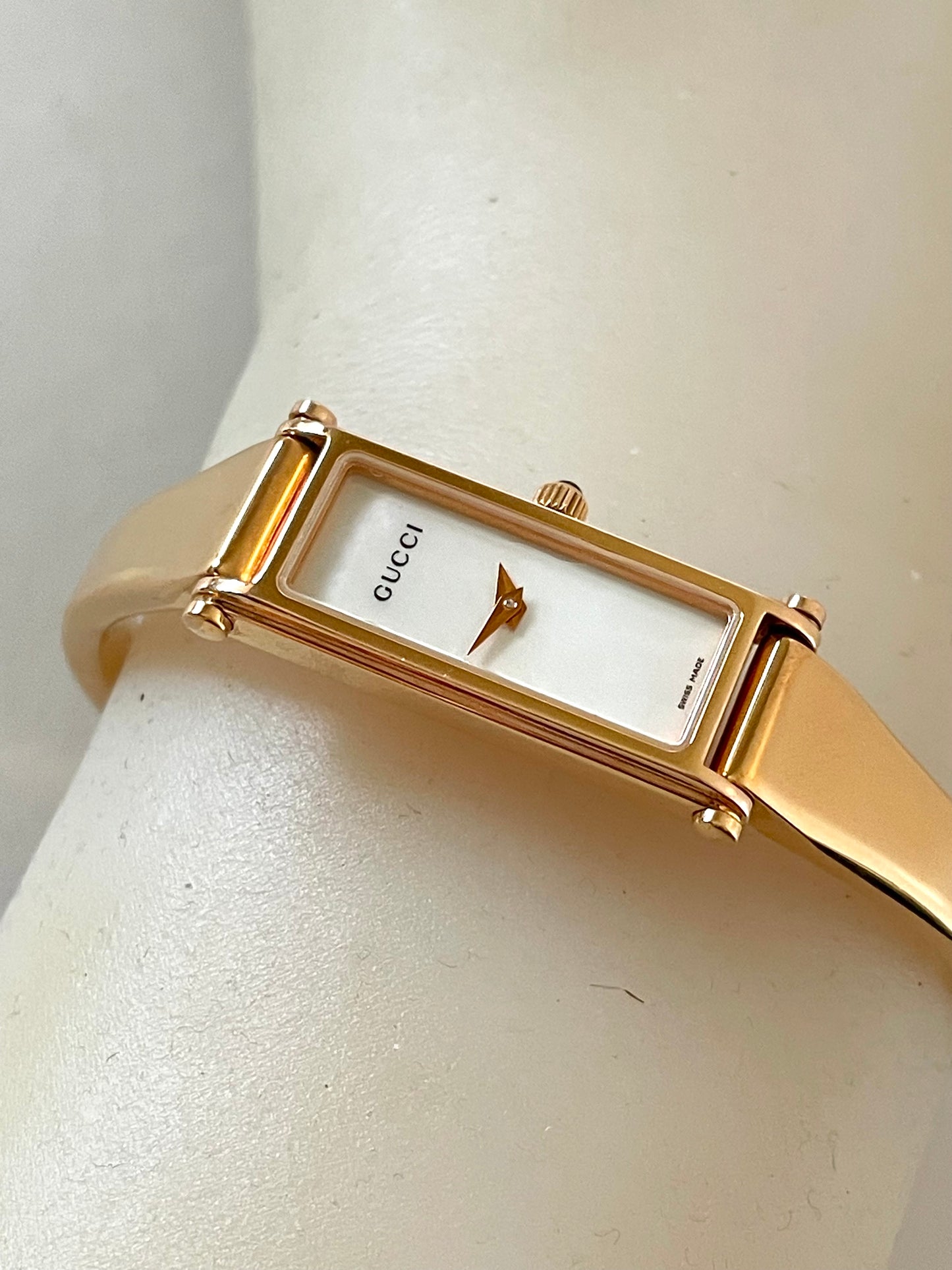 Vintage Gucci Watch – Pink Gold Bangle, Mother of Pearl Dial, Model 1500L