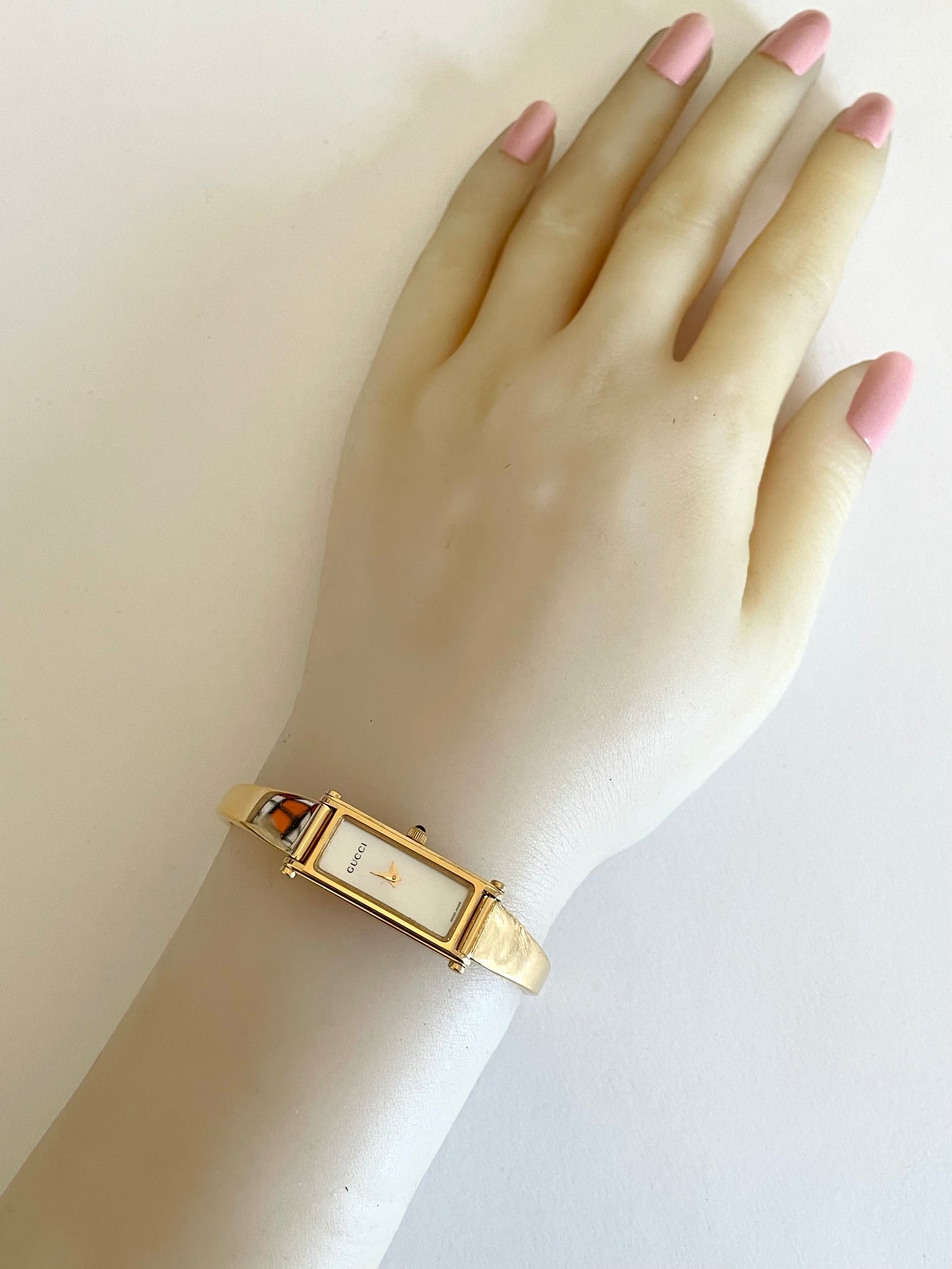 Vintage Gucci Bangle Watch 1500L White Shell Dial