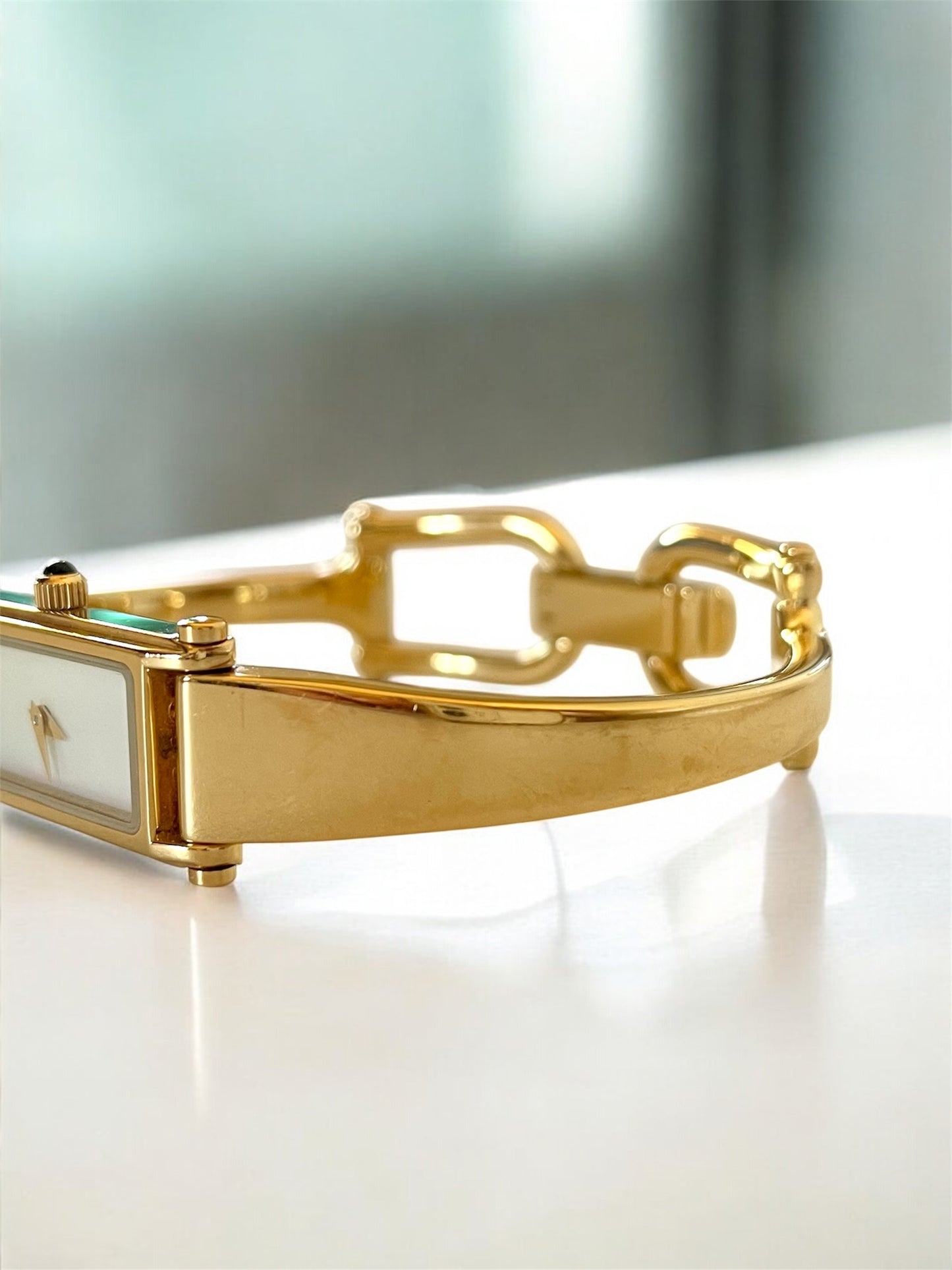 Vintage Gucci Bangle Watch 1500L White Shell Dial