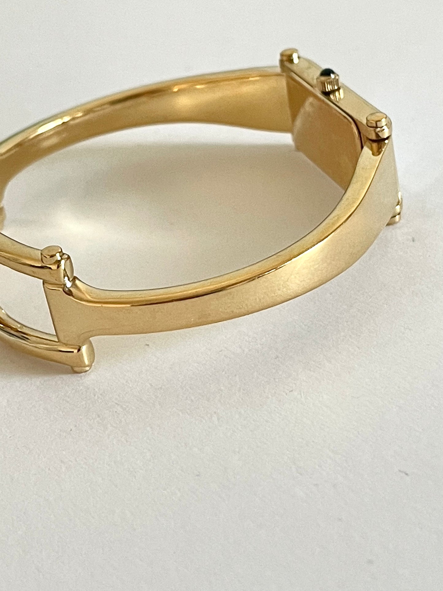 Vintage Gucci Bangle Watch 1500L White Shell Dial