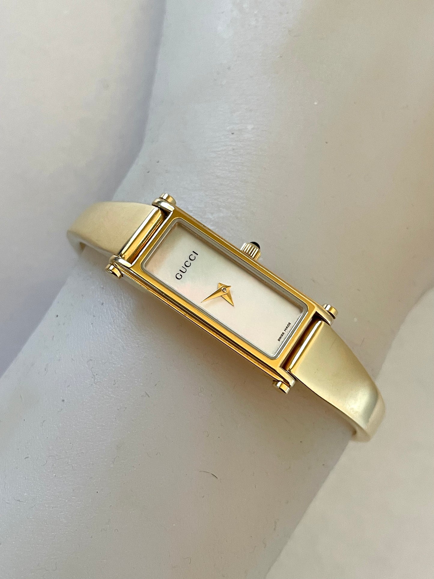 Vintage Gucci Bangle Watch 1500L White Shell Dial