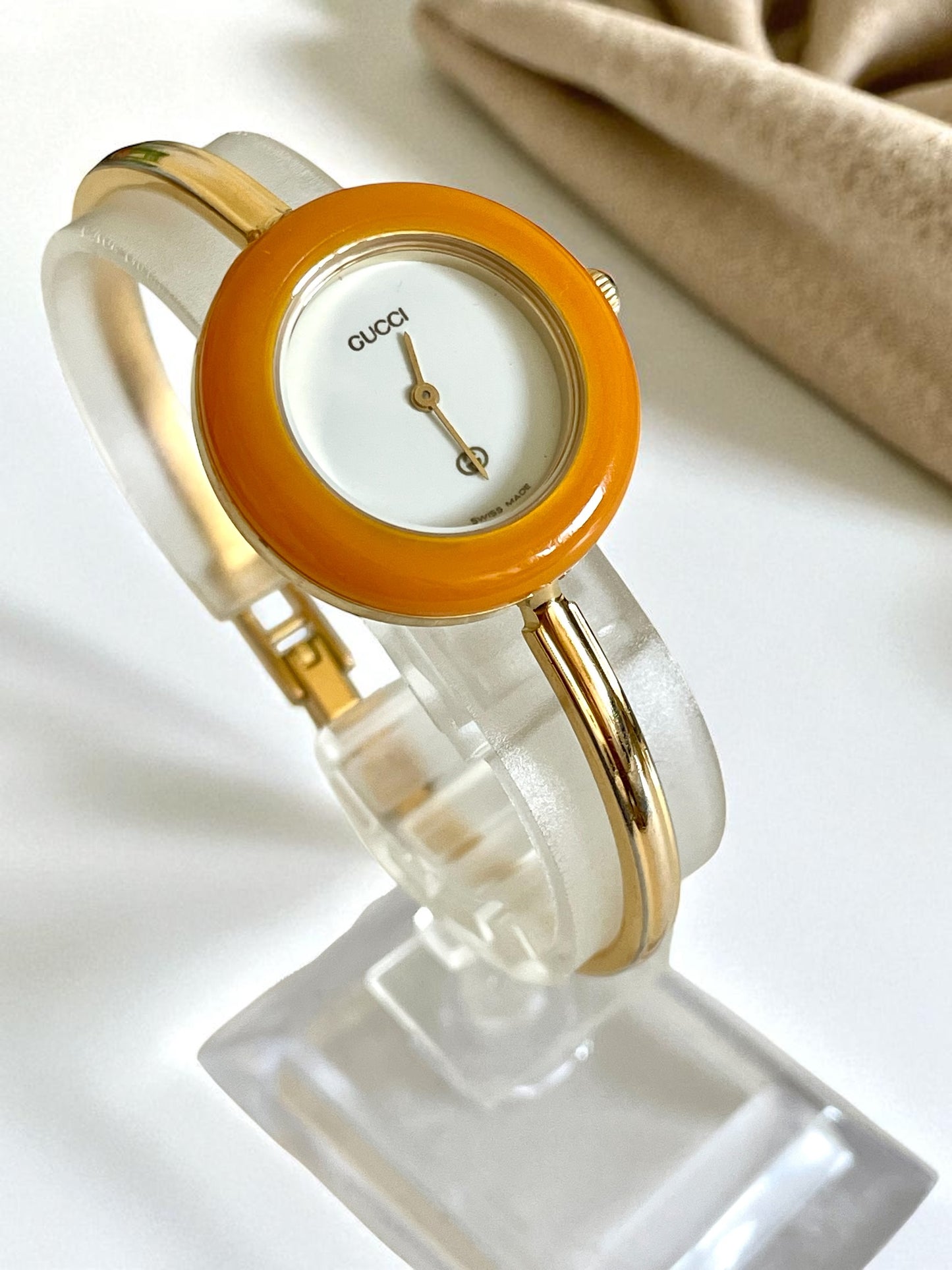 Vintage Gucci Women’s Watch – Gold Bangle with Interchangeable Orange Bezel