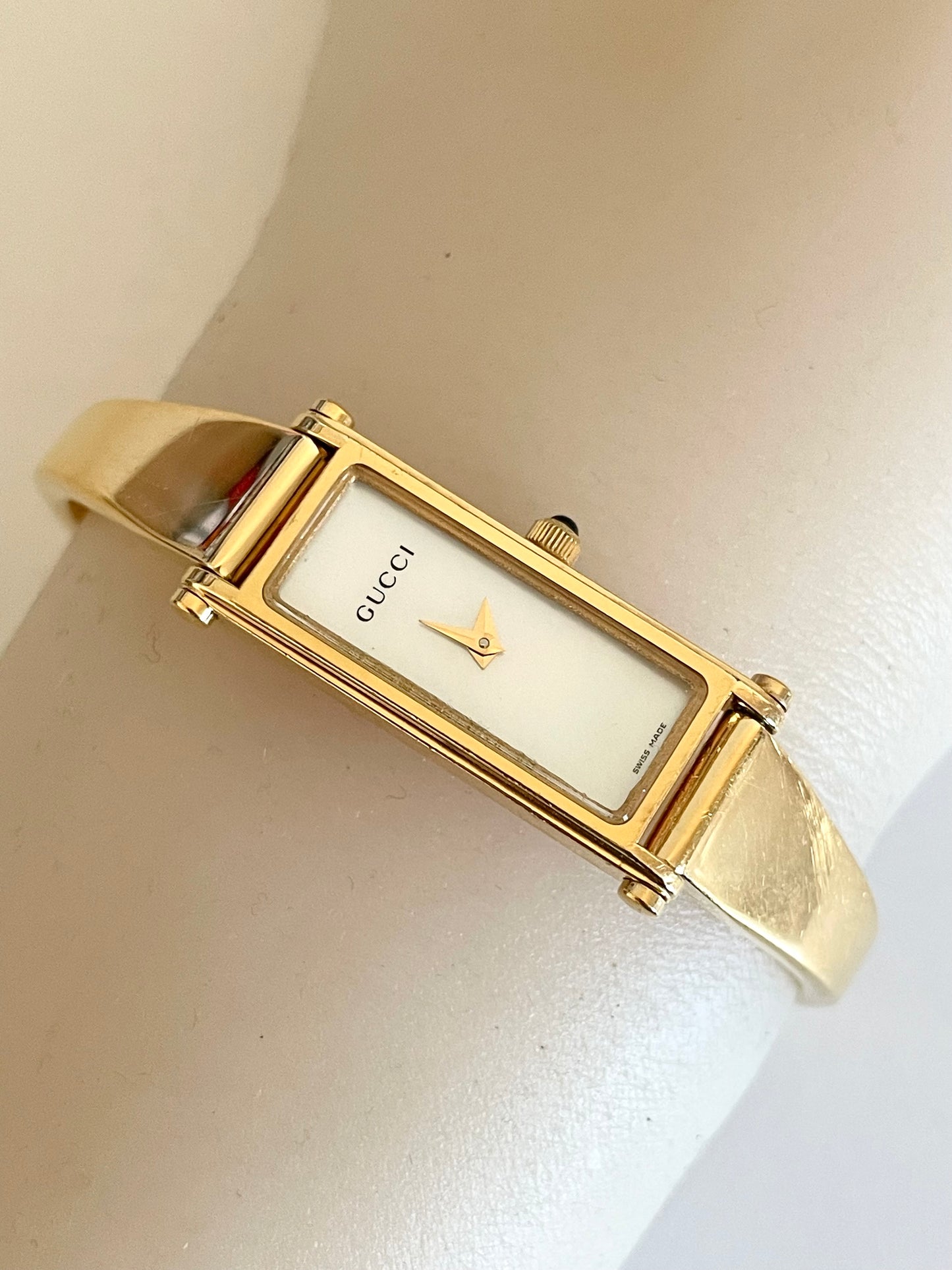Vintage Gucci Bangle Watch 1500L White Shell Dial