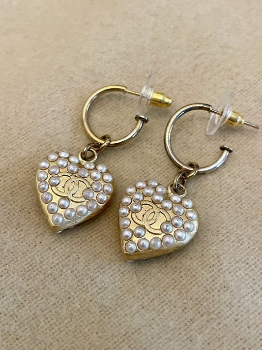 Chanel Vintage Heart-Shaped Pearl Drop Earrings | Gold CC Logo